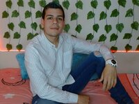 View ElliotLennox’s Exclusive Cam Show