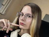 View CarrieRoses’s Exclusive Cam Show