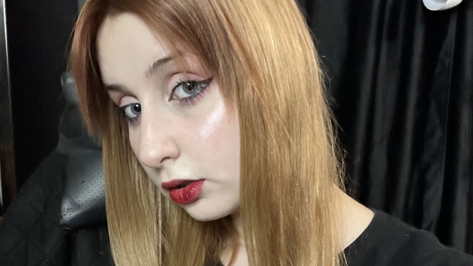 View KailyLooly’s Exclusive Cam Show