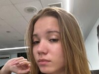 View LauraHalle’s Exclusive Cam Show