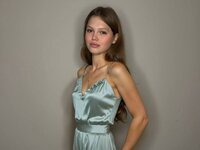 View RonnaLamar’s Exclusive Cam Show